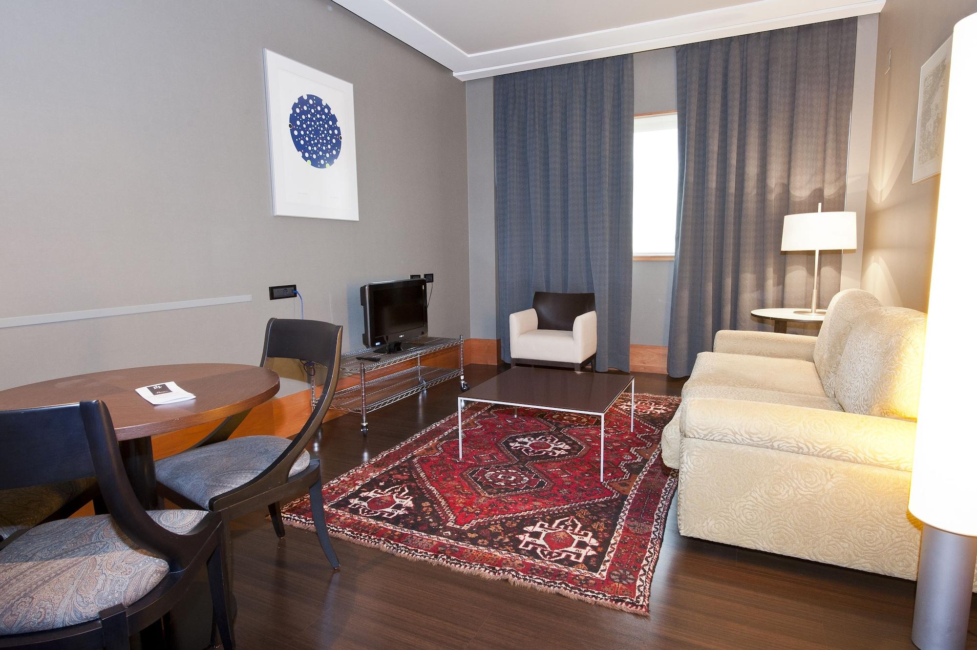 Gran Hotel Lakua Vitoria-Gasteiz Exterior photo A living room