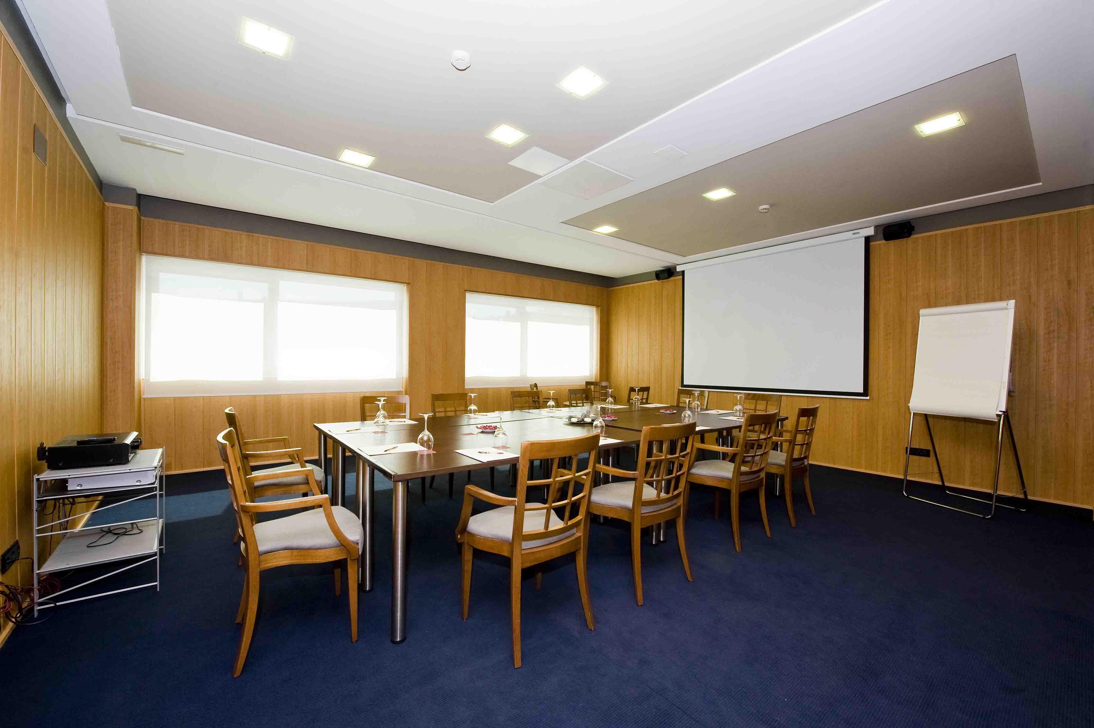 Gran Hotel Lakua Vitoria-Gasteiz Exterior photo Meeting room