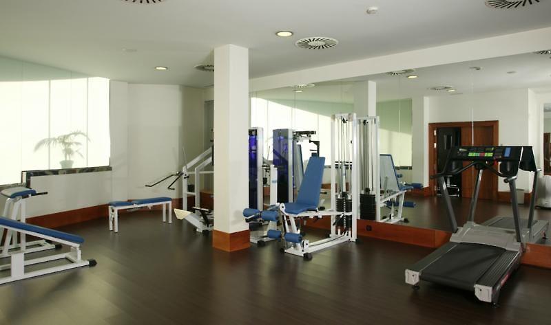 Gran Hotel Lakua Vitoria-Gasteiz Exterior photo A gym in a hotel
