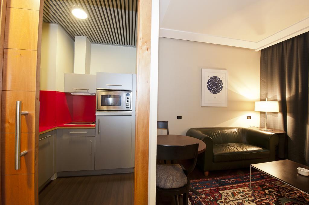 Gran Hotel Lakua Vitoria-Gasteiz Exterior photo A studio apartment in London